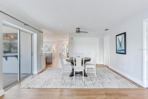 House in Treasure Island, Florida 2 bedrooms, 163.88 sq.m. № 1837855 - photo 20