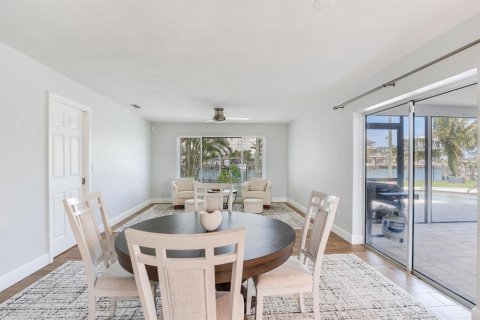House in Treasure Island, Florida 2 bedrooms, 163.88 sq.m. № 1837855 - photo 19