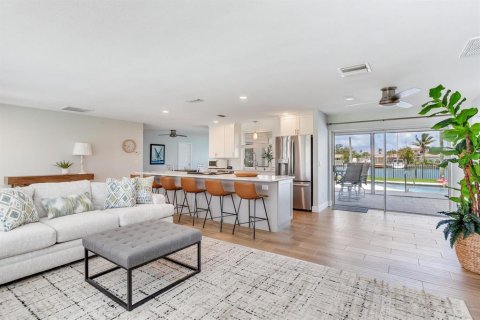 House in Treasure Island, Florida 2 bedrooms, 163.88 sq.m. № 1837855 - photo 9