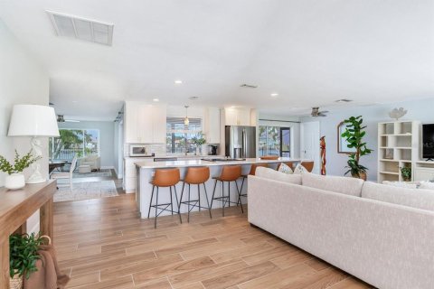 House in Treasure Island, Florida 2 bedrooms, 163.88 sq.m. № 1837855 - photo 8