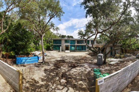 Villa ou maison à vendre à Miami, Floride: 8 chambres, 1018.49 m2 № 1947293 - photo 3