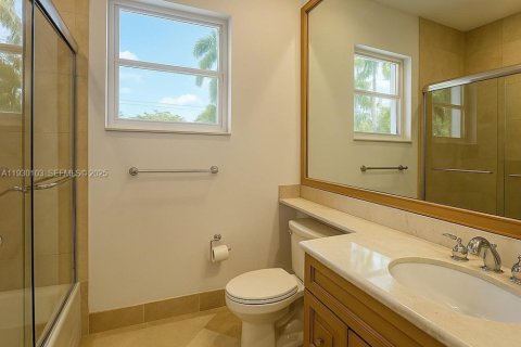 Casa en alquiler en Miami Beach, Florida, 5 dormitorios, 366.13 m2 № 2088619 - foto 8