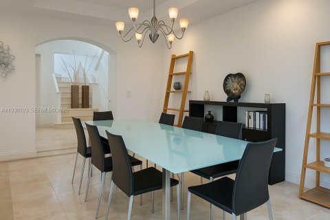 Casa en alquiler en Miami Beach, Florida, 5 dormitorios, 366.13 m2 № 2088619 - foto 7