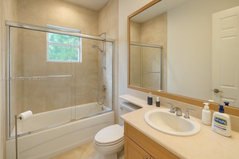 Casa en alquiler en Miami Beach, Florida, 5 dormitorios, 366.13 m2 № 2088619 - foto 10
