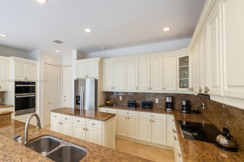 Casa en alquiler en Miami Beach, Florida, 5 dormitorios, 366.13 m2 № 2088619 - foto 22