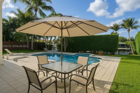 Casa en alquiler en Miami Beach, Florida, 5 dormitorios, 366.13 m2 № 2088619 - foto 17