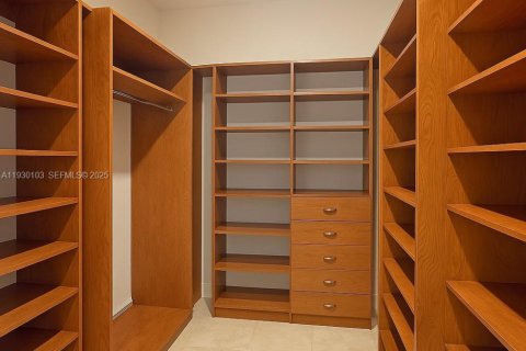 Casa en alquiler en Miami Beach, Florida, 5 dormitorios, 366.13 m2 № 2088619 - foto 15