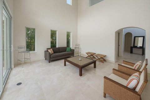 Casa en alquiler en Miami Beach, Florida, 5 dormitorios, 366.13 m2 № 2088619 - foto 19