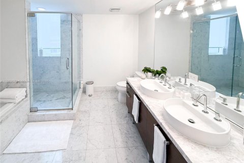 Купить кондоминиум в Майами, Флорида 2 спальни, 98.29м2, № 1922060 - фото 12