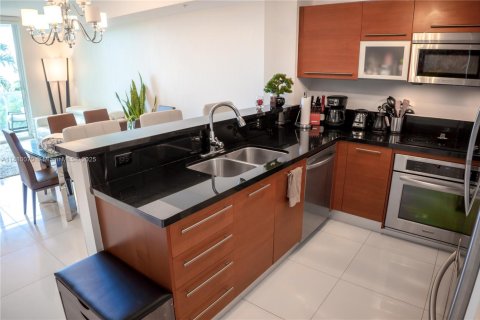 Купить кондоминиум в Майами, Флорида 2 спальни, 98.29м2, № 1922060 - фото 9