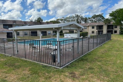 Condominio en alquiler en Boca Raton, Florida, 2 dormitorios, 79.62 m2 № 1160286 - foto 1