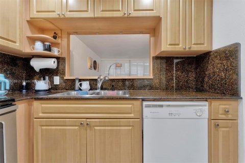 Condominio en venta en Aventura, Florida, 1 dormitorio, 68.84 m2 № 2076888 - foto 9