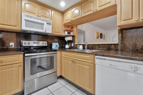 Condominio en venta en Aventura, Florida, 1 dormitorio, 68.84 m2 № 2076888 - foto 5