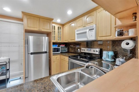 Condominio en venta en Aventura, Florida, 1 dormitorio, 68.84 m2 № 2076888 - foto 7