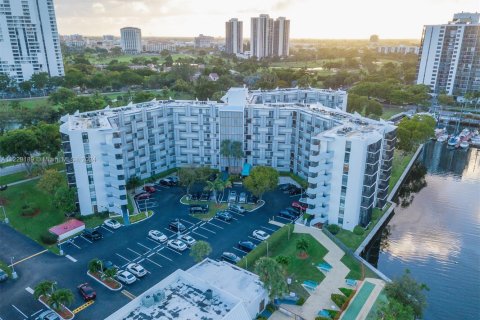 Condominio en venta en Aventura, Florida, 1 dormitorio, 68.84 m2 № 2076888 - foto 30
