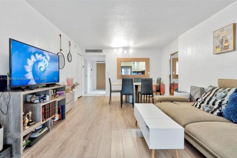 Condominio en Aventura, Florida, 1 dormitorio  № 2076888