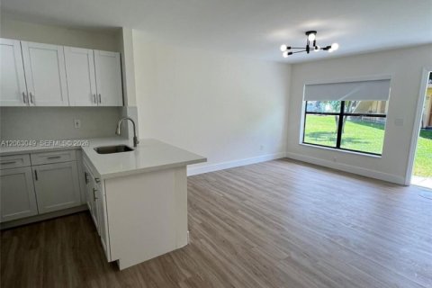 Condominio en alquiler en Hialeah, Florida, 2 dormitorios, 69.68 m2 № 2265934 - foto 28
