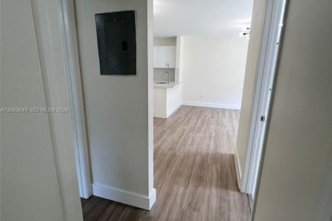 Condominio en alquiler en Hialeah, Florida, 2 dormitorios, 69.68 m2 № 2265934 - foto 19