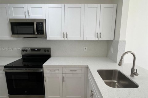 Condominio en alquiler en Hialeah, Florida, 2 dormitorios, 69.68 m2 № 2265934 - foto 27