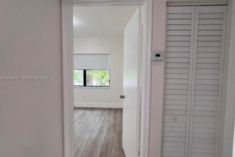 Condominio en alquiler en Hialeah, Florida, 2 dormitorios, 69.68 m2 № 2265934 - foto 9