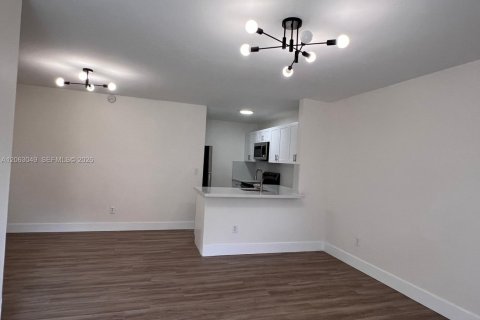 Condominio en Hialeah, Florida, 2 dormitorios  № 2265934