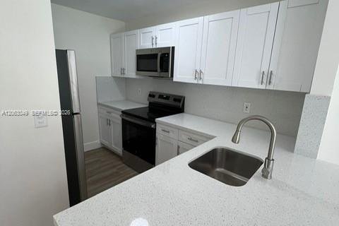Condominio en alquiler en Hialeah, Florida, 2 dormitorios, 69.68 m2 № 2265934 - foto 3