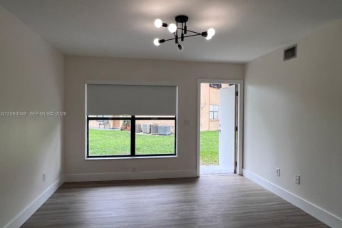 Condominio en alquiler en Hialeah, Florida, 2 dormitorios, 69.68 m2 № 2265934 - foto 14