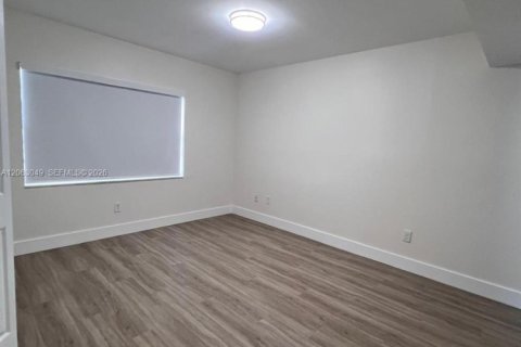 Condominio en alquiler en Hialeah, Florida, 2 dormitorios, 69.68 m2 № 2265934 - foto 11