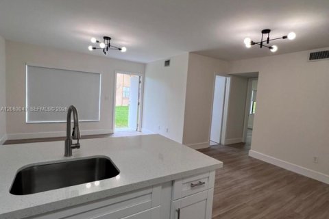 Condominio en alquiler en Hialeah, Florida, 2 dormitorios, 69.68 m2 № 2265934 - foto 6