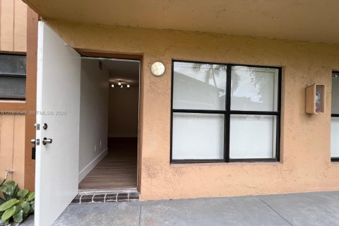 Condominio en alquiler en Hialeah, Florida, 2 dormitorios, 69.68 m2 № 2265934 - foto 5