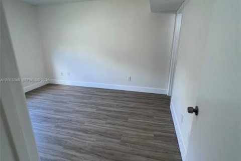 Condominio en alquiler en Hialeah, Florida, 2 dormitorios, 69.68 m2 № 2265934 - foto 18