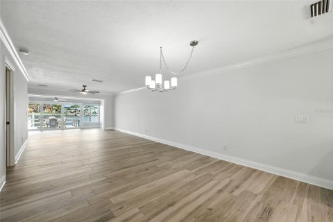 Villa ou maison à vendre à Saint Petersburg, Floride: 2 chambres, 130.06 m2 № 1910183 - photo 11