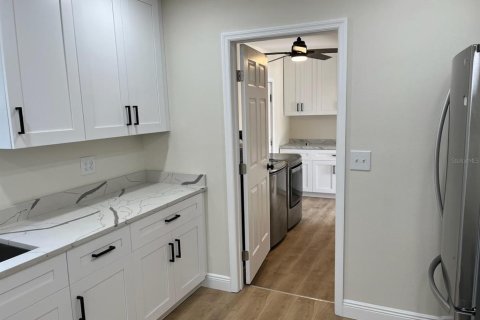 House in Tampa, Florida 4 bedrooms, 167.22 sq.m. № 1528146 - photo 19