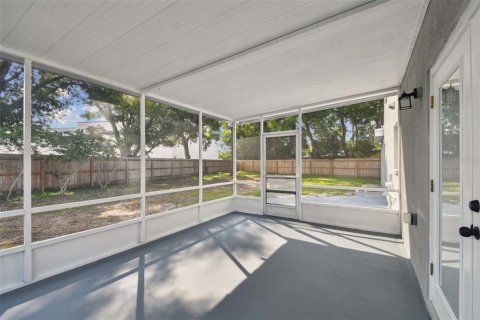 House in Tampa, Florida 4 bedrooms, 167.22 sq.m. № 1528146 - photo 26