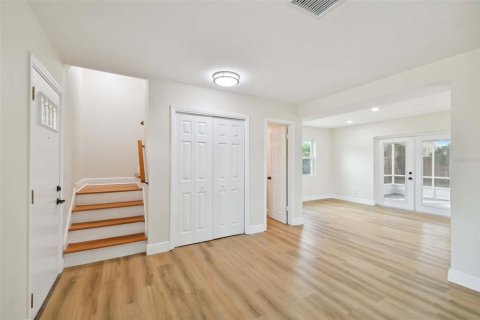 House in Tampa, Florida 4 bedrooms, 167.22 sq.m. № 1528146 - photo 27