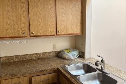 Townhouse in West Palm Beach, Florida 2 bedrooms, 112.78 sq.m. № 1990830 - photo 3