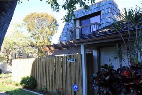 Townhouse in West Palm Beach, Florida 2 bedrooms, 112.78 sq.m. № 1990830 - photo 1