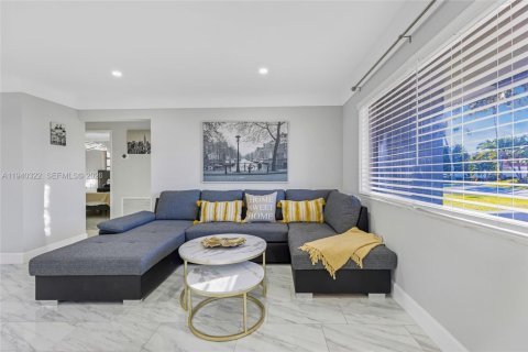 Купить виллу или дом в Форт-Лодердейл, Флорида 4 спальни, 184.32м2, № 1998153 - фото 3