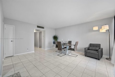 Copropriété à vendre à Aventura, Floride: 1 chambre, 84.82 m2 № 1950444 - photo 17
