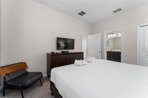 House in Davenport, Florida 8 bedrooms, 363.15 sq.m. № 1853623 - photo 21