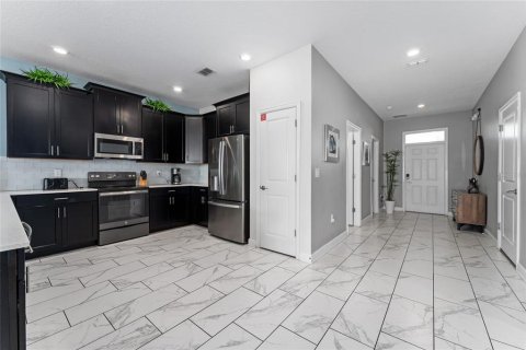 House in Davenport, Florida 8 bedrooms, 363.15 sq.m. № 1853623 - photo 14