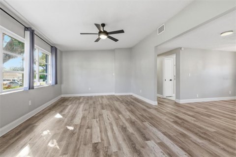 Villa ou maison à vendre à Seminole, Floride: 3 chambres, 130.43 m2 № 2196656 - photo 4