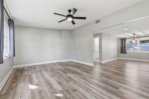 Villa ou maison à vendre à Seminole, Floride: 3 chambres, 130.43 m2 № 2196656 - photo 5