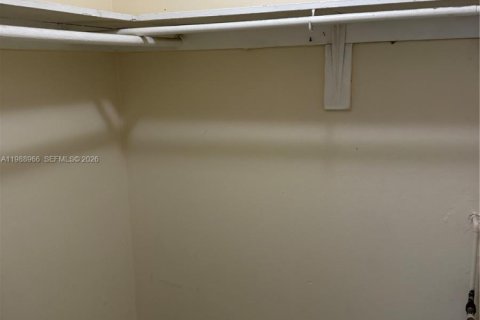 Condo in Miami, Florida, 2 bedrooms  № 2050971 - photo 5