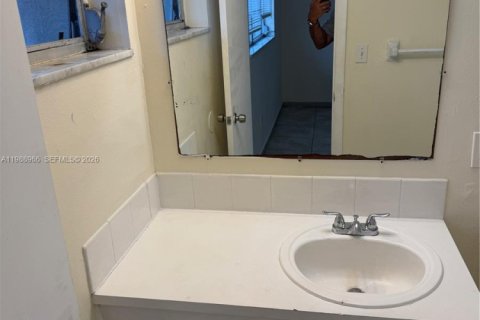 Condo in Miami, Florida, 2 bedrooms  № 2050971 - photo 7