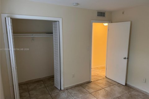 Condo in Miami, Florida, 2 bedrooms  № 2050971 - photo 11