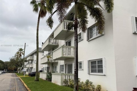 Condo in Miami, Florida, 2 bedrooms  № 2050971