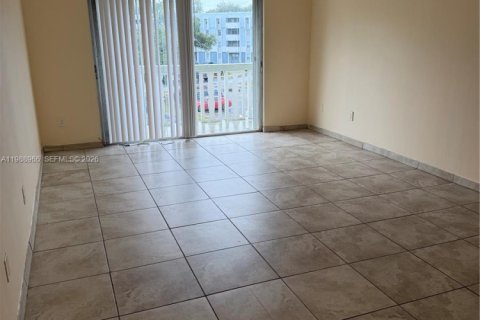 Condo in Miami, Florida, 2 bedrooms  № 2050971 - photo 4
