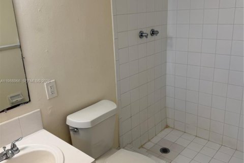 Condo in Miami, Florida, 2 bedrooms  № 2050971 - photo 8