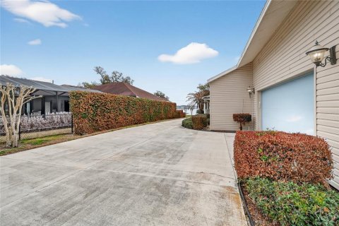 House in Auburndale, Florida 3 bedrooms, 407.56 sq.m. № 2093546 - photo 18